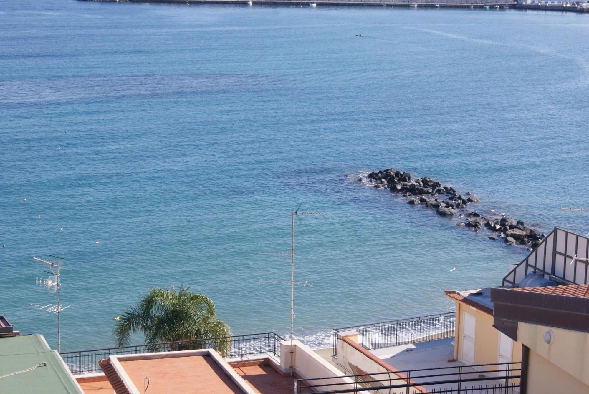 Donna Sicilia Giardini Naxos Exterior photo